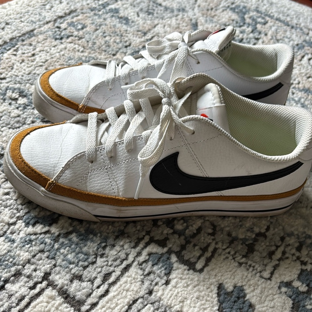 Nike Court Legacy Sneakers 8.5 woman’s